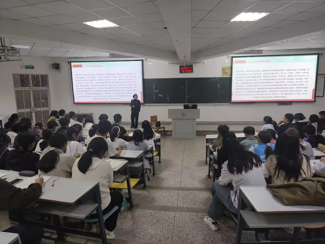 学院动员宣讲会现场.jpg